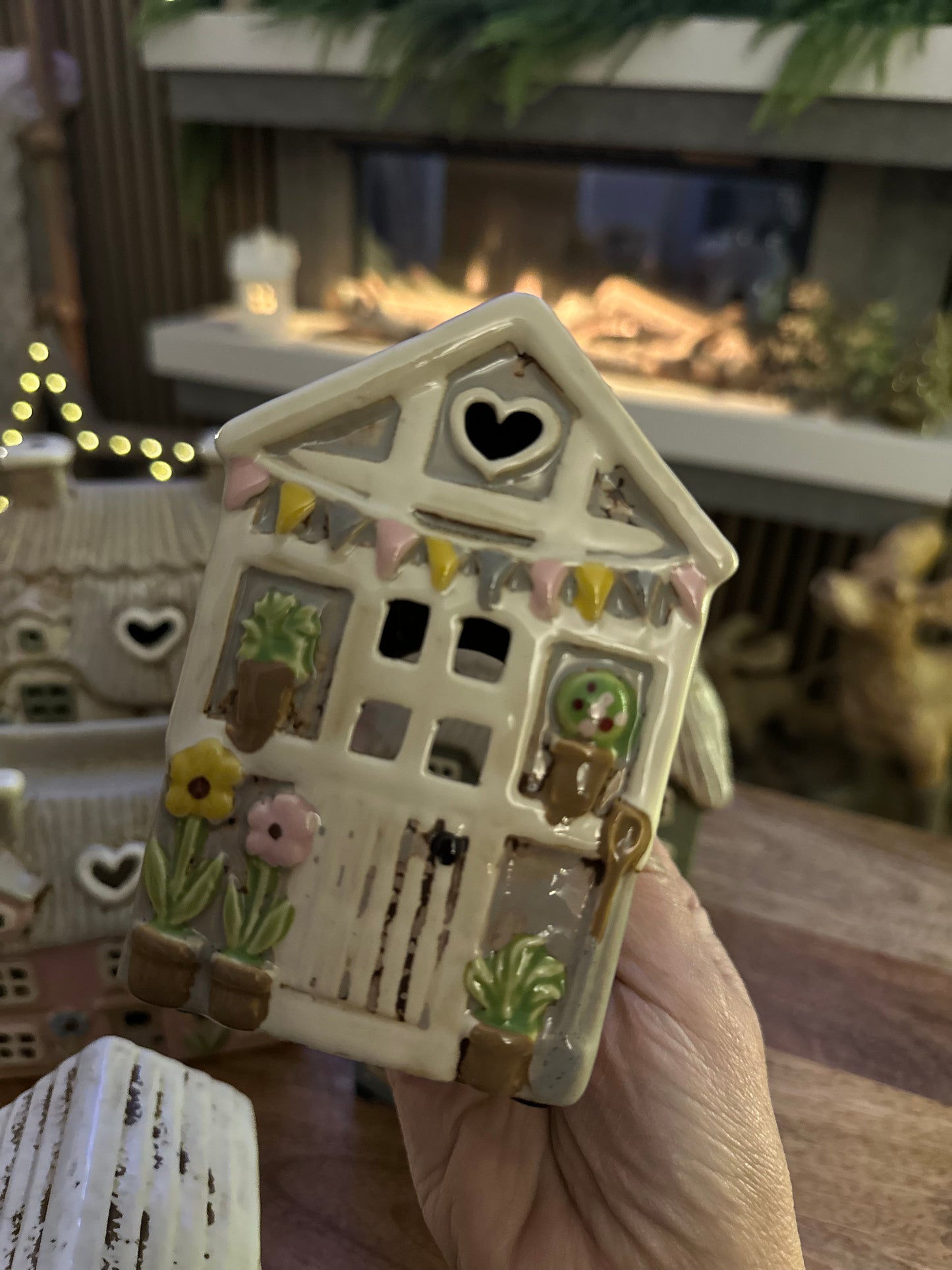 Stonewear Greenhouse with embossed flowers Tealight Holder