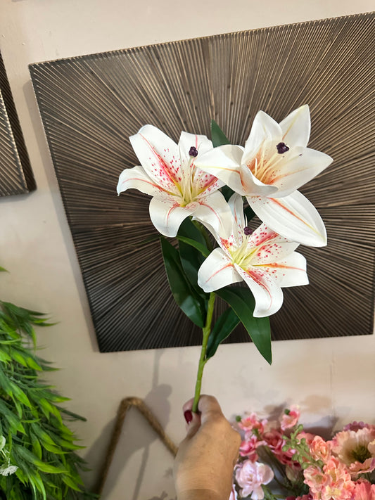 Faux Lilly