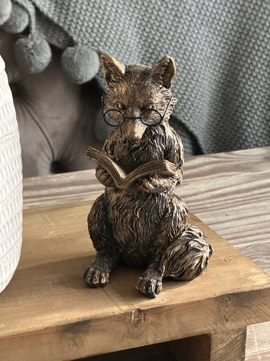 Reading Fox Decor