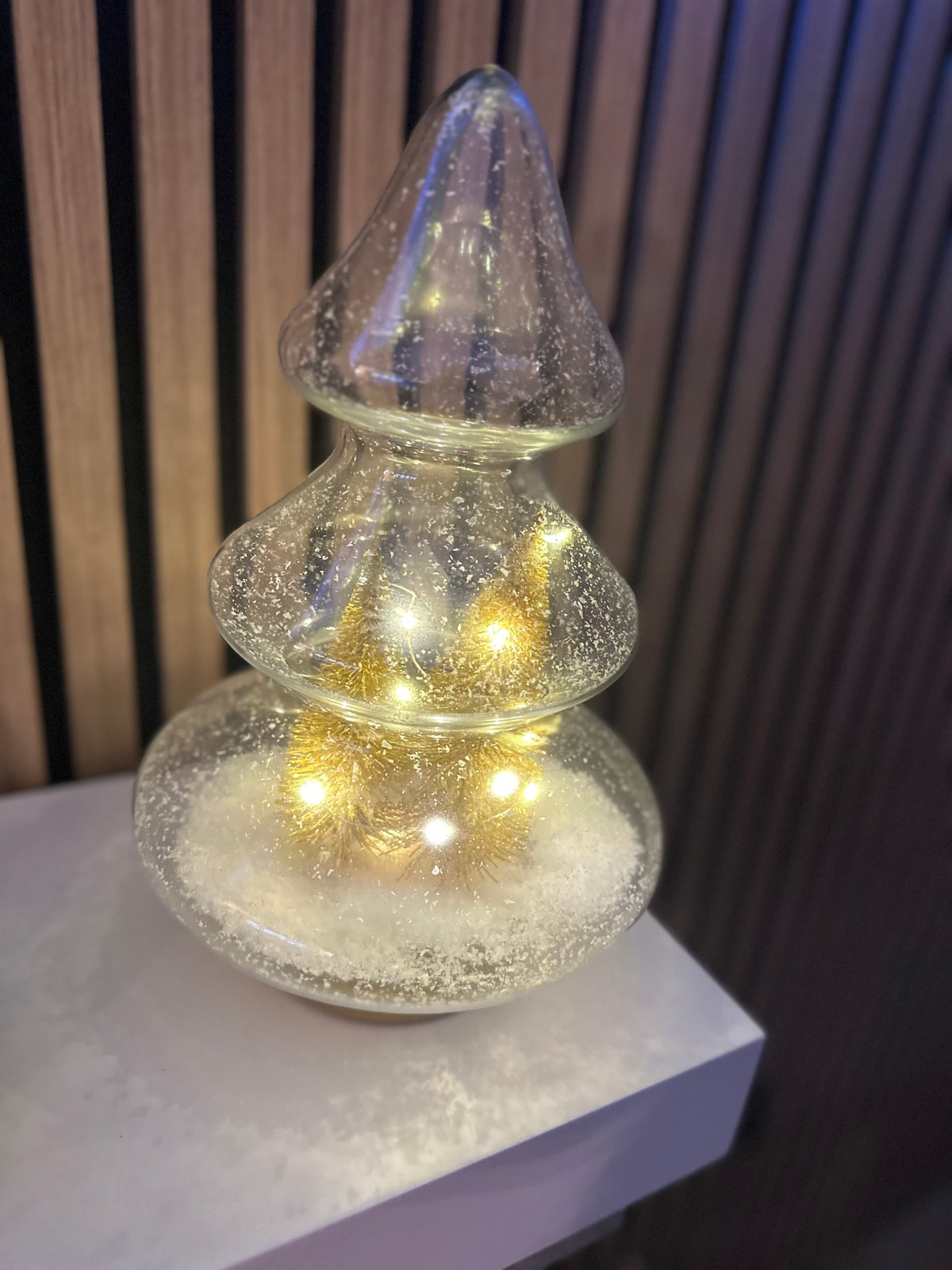 Large Christmas Tree Snow Scene - Cream & Gold 1pk