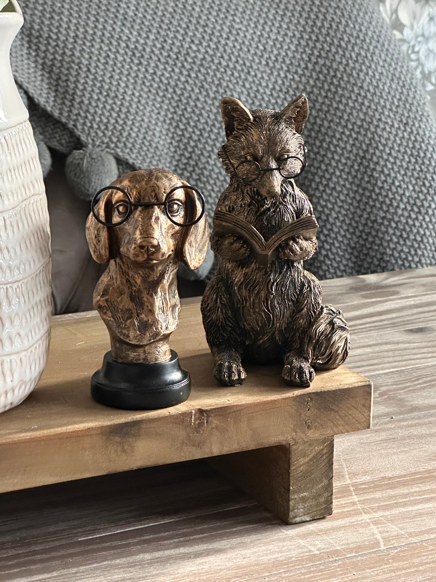 Reading Fox Decor