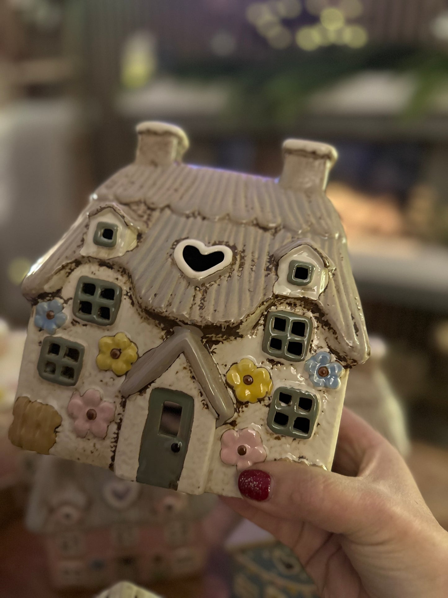 Stonewear Large Thatched Tealight Cottage House with Embossed Flowers